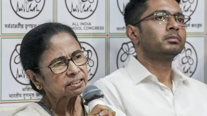 TMC में बगावत: 20 सांसदों ने लोकसभा स्पीकर को पत्र लिख मांगी अलग मान्यता